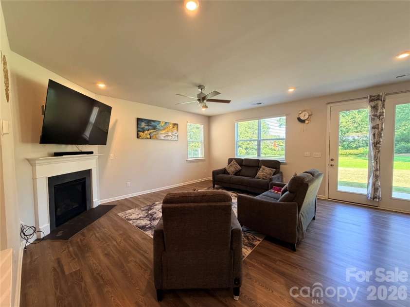5002 Kinsbridge Drive, Mint Hill, NC 28227.  MLS# CAR4403063, YatesRealty ID 36303. 