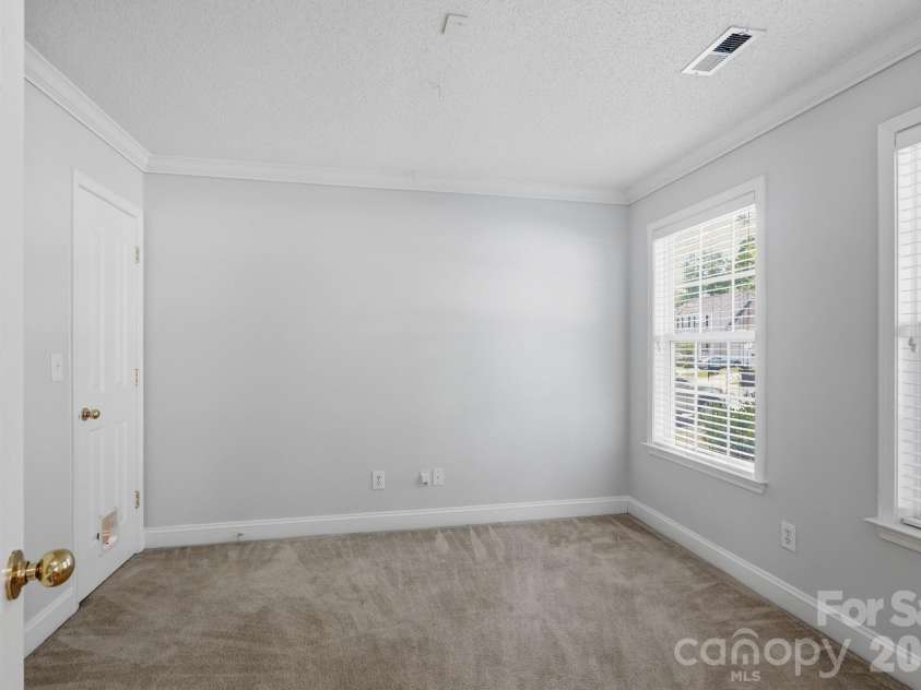 9406 Golden Pond Drive, Charlotte, NC 28269.  MLS# CAR4403076, YatesRealty ID 36304. 