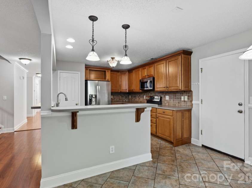 9406 Golden Pond Drive, Charlotte, NC 28269.  MLS# CAR4403076, YatesRealty ID 36304. 