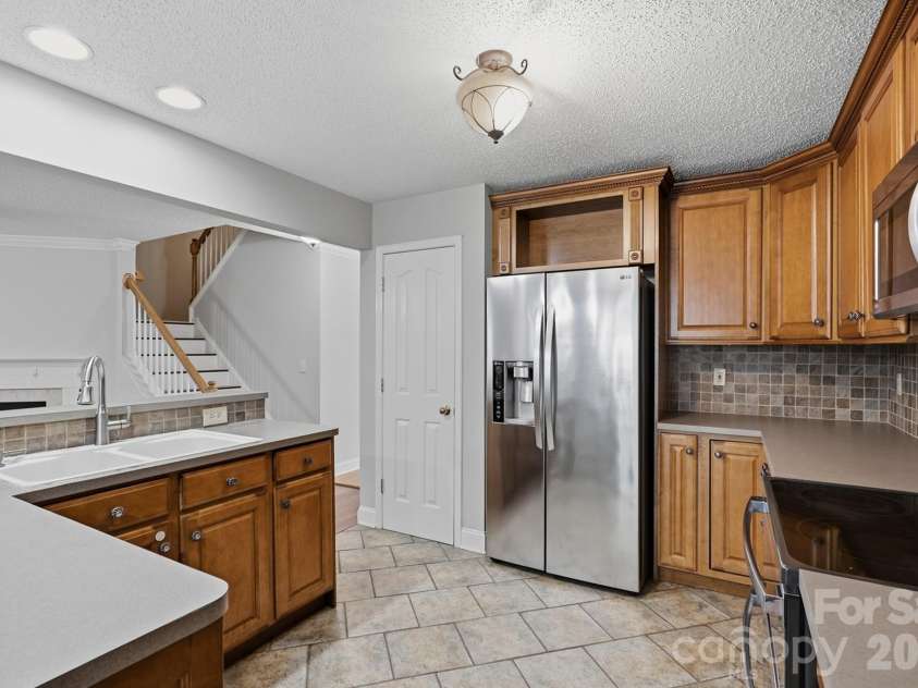 9406 Golden Pond Drive, Charlotte, NC 28269.  MLS# CAR4403076, YatesRealty ID 36304. 
