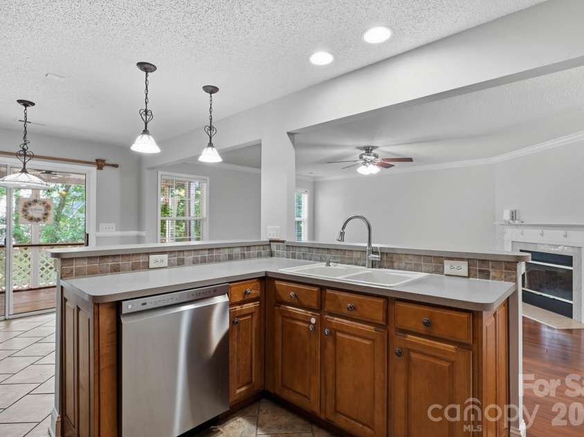 9406 Golden Pond Drive, Charlotte, NC 28269.  MLS# CAR4403076, YatesRealty ID 36304. 