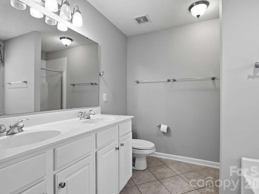 9406 Golden Pond Drive, Charlotte, NC 28269.  MLS# CAR4403076, YatesRealty ID 36304. 