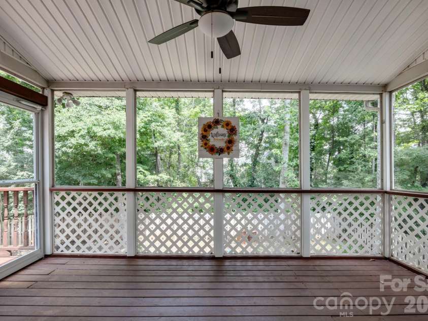 9406 Golden Pond Drive, Charlotte, NC 28269.  MLS# CAR4403076, YatesRealty ID 36304. 