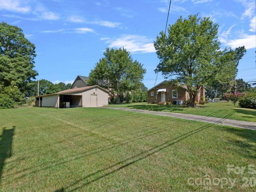601 Main Street, Dallas, NC 28034.  MLS# CAR4400487, YatesRealty ID 36305. 