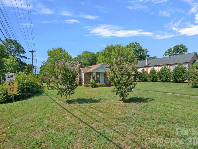 601 Main Street, Dallas, NC 28034.  MLS# CAR4400487, YatesRealty ID 36305. Tree lined lot