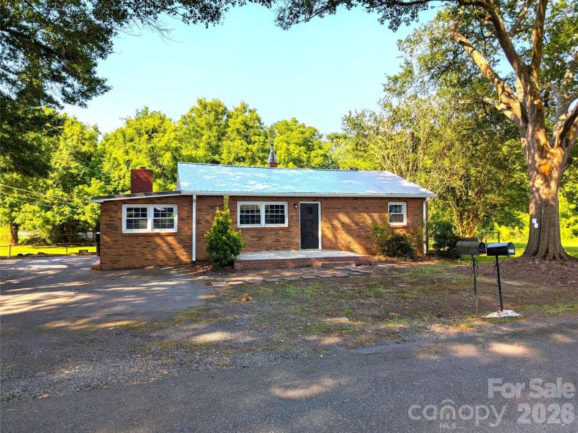 9207 Elgin Drive, Charlotte, NC 28214.  MLS# CAR4401691, YatesRealty ID 36306. 
