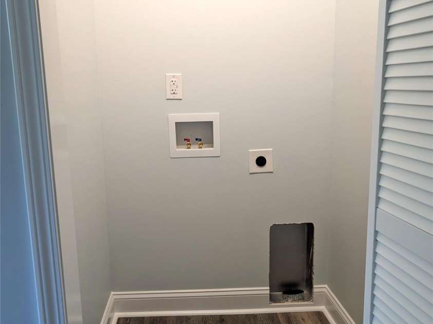 9207 Elgin Drive, Charlotte, NC 28214.  MLS# CAR4401691, YatesRealty ID 36306. Laundry Room