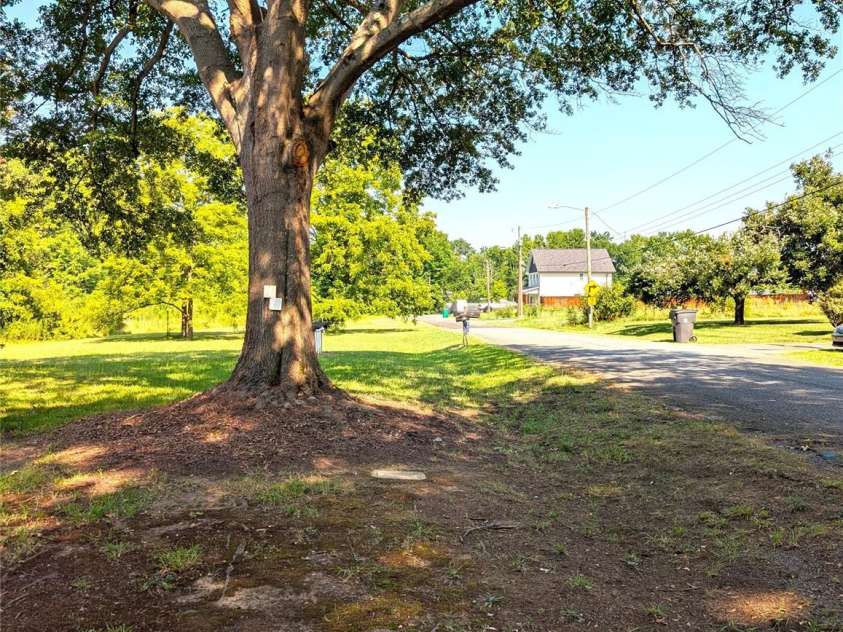 9207 Elgin Drive, Charlotte, NC 28214.  MLS# CAR4401691, YatesRealty ID 36306. Side Yard towards Street