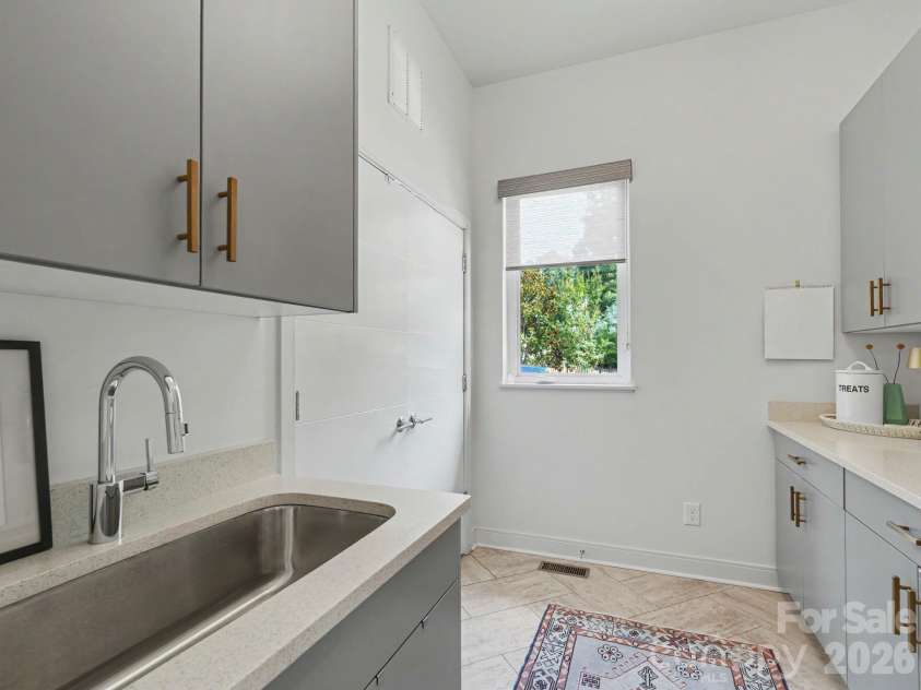 1314 Levy Way, Charlotte, NC 28205.  MLS# CAR4400301, YatesRealty ID 36308. 