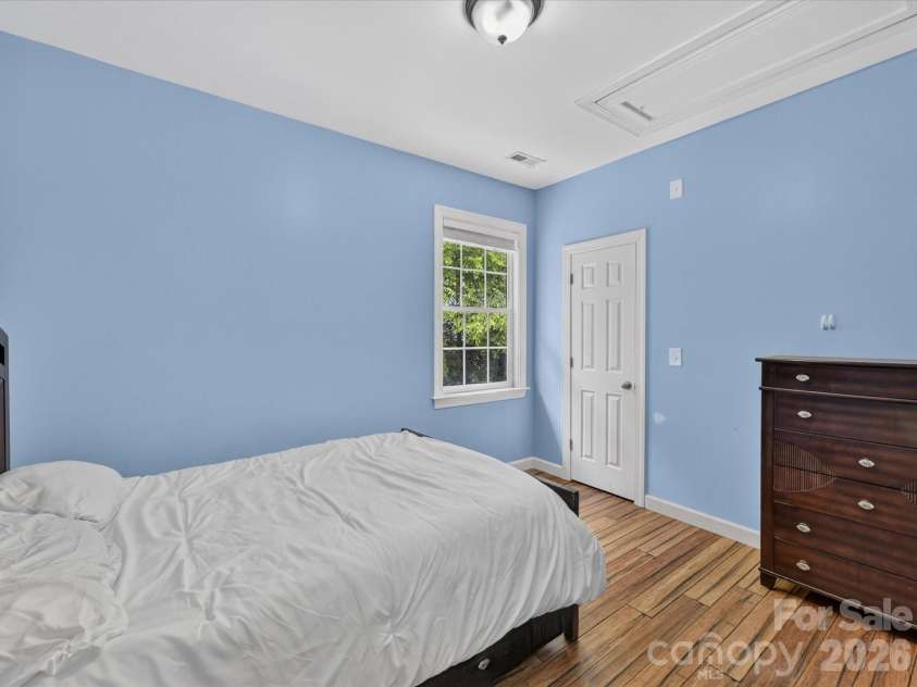 18625 The Commons Boulevard, Cornelius, NC 28031.  MLS# CAR4397710, YatesRealty ID 36310. Bedroom 4 is a comfortable secondary bedroom featuring abundant natural light, a spacious closet, and flexible space for family, guests, or a home office.