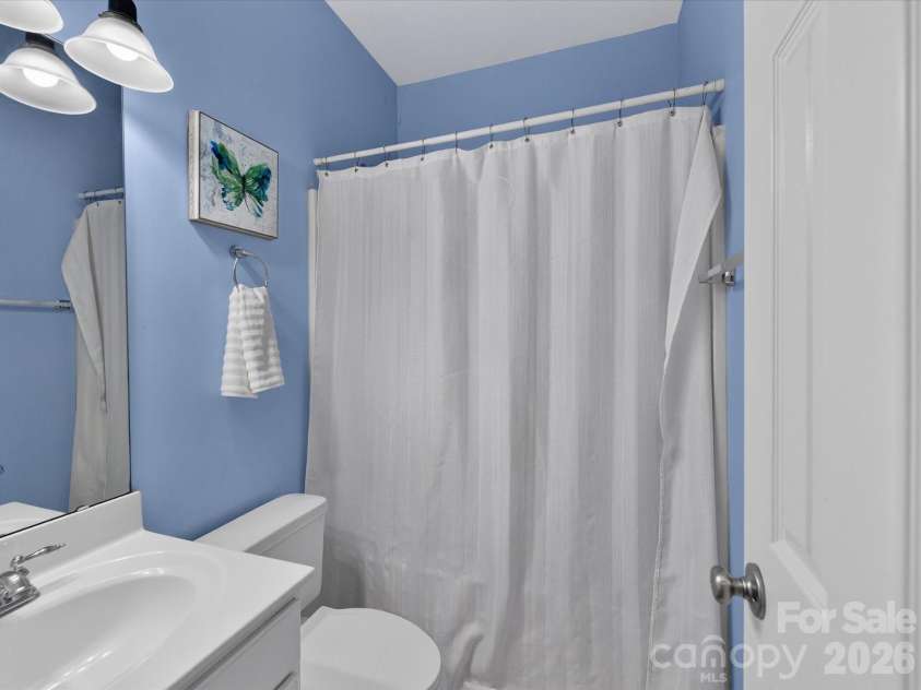 18625 The Commons Boulevard, Cornelius, NC 28031.  MLS# CAR4397710, YatesRealty ID 36310. The well-appointed full bath features a convenient tub/shower combination, generous vanity, and easy access to the secondary bedrooms.