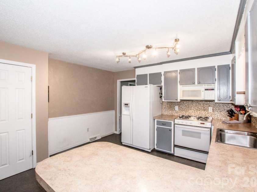 734 Willow Lane, Harrisburg, NC 28075.  MLS# CAR4401220, YatesRealty ID 36311. Area for small table & a walk in pantry