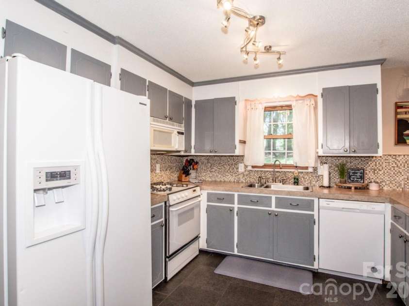 734 Willow Lane, Harrisburg, NC 28075.  MLS# CAR4401220, YatesRealty ID 36311. Nice kitchen workspace