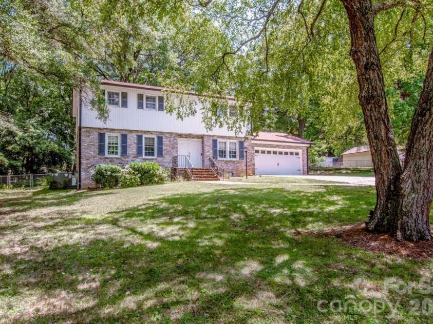 734 Willow Lane, Harrisburg, NC 28075.  MLS# CAR4401220, YatesRealty ID 36311. Welcome to 734 Willow Lane