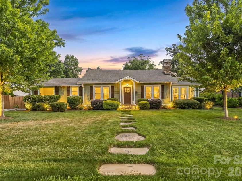 1026 14th Avenue Drive, Hickory, NC 28601.  MLS# CAR4400748, YatesRealty ID 36312. 
