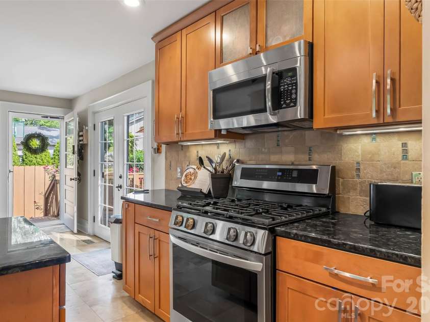 1026 14th Avenue Drive, Hickory, NC 28601.  MLS# CAR4400748, YatesRealty ID 36312. 