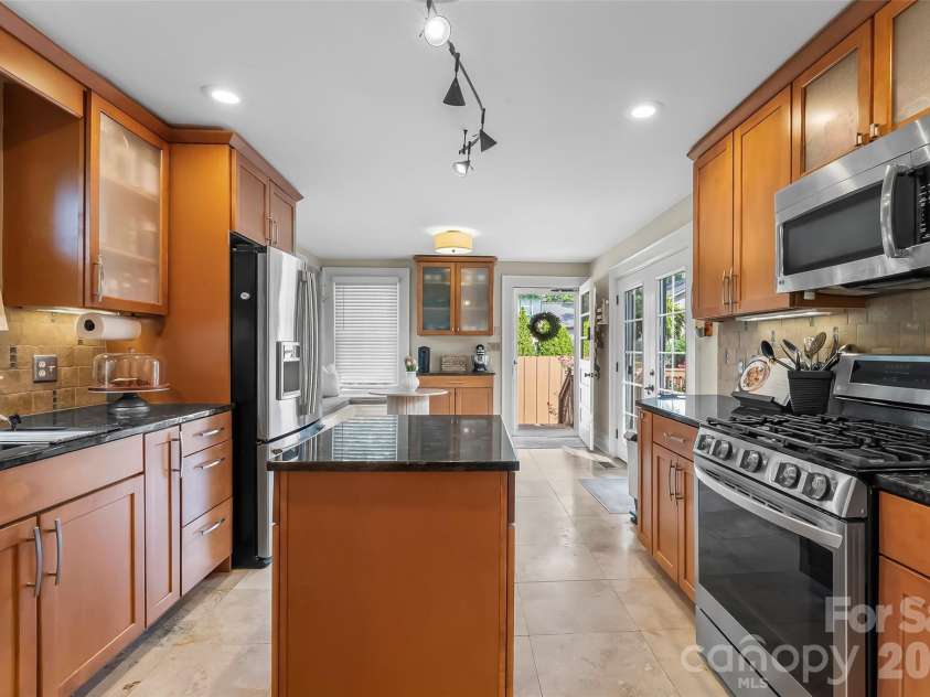 1026 14th Avenue Drive, Hickory, NC 28601.  MLS# CAR4400748, YatesRealty ID 36312. 