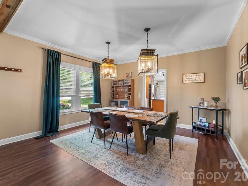 1026 14th Avenue Drive, Hickory, NC 28601.  MLS# CAR4400748, YatesRealty ID 36312. 