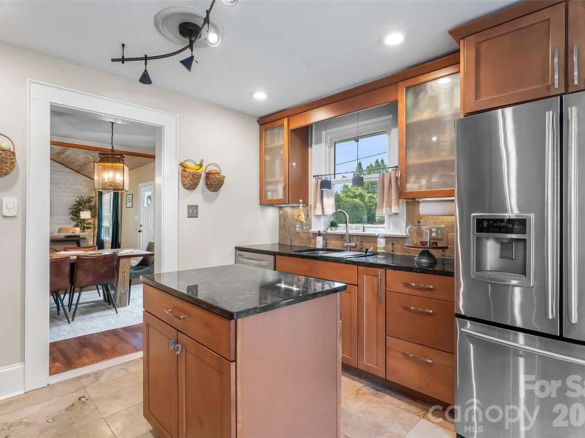 1026 14th Avenue Drive, Hickory, NC 28601.  MLS# CAR4400748, YatesRealty ID 36312. 