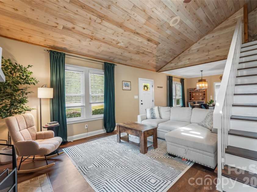 1026 14th Avenue Drive, Hickory, NC 28601.  MLS# CAR4400748, YatesRealty ID 36312. 