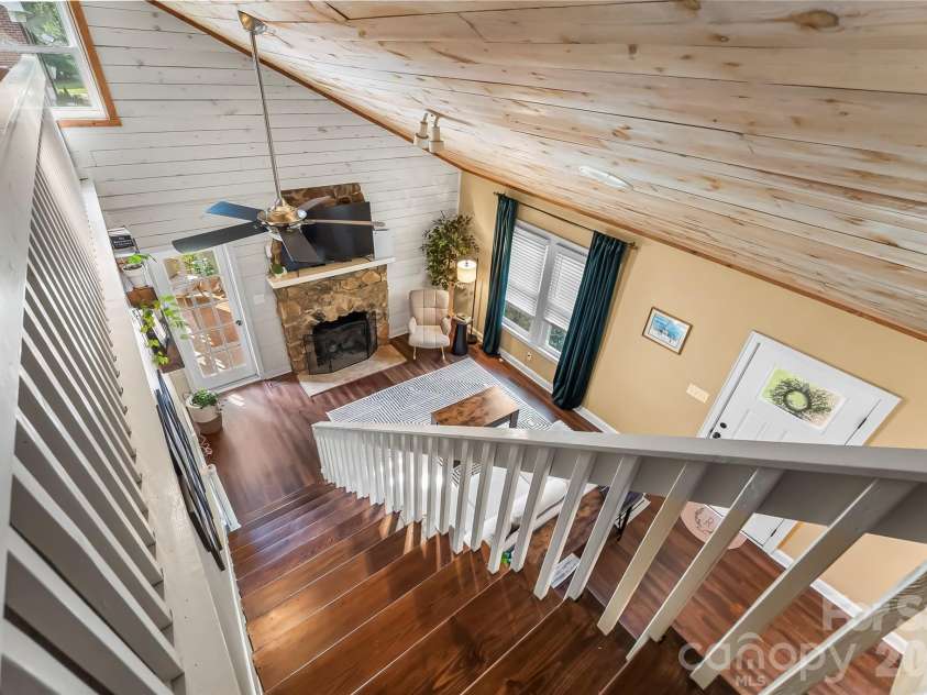 1026 14th Avenue Drive, Hickory, NC 28601.  MLS# CAR4400748, YatesRealty ID 36312. 