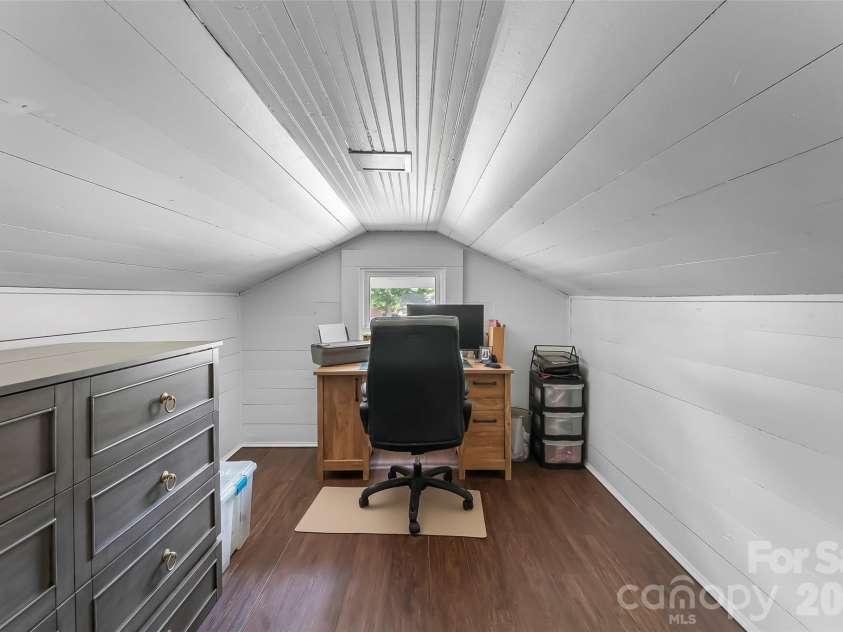 1026 14th Avenue Drive, Hickory, NC 28601.  MLS# CAR4400748, YatesRealty ID 36312. 