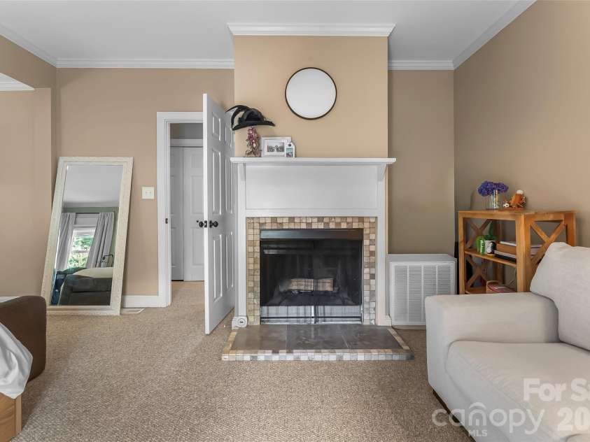 1026 14th Avenue Drive, Hickory, NC 28601.  MLS# CAR4400748, YatesRealty ID 36312. 