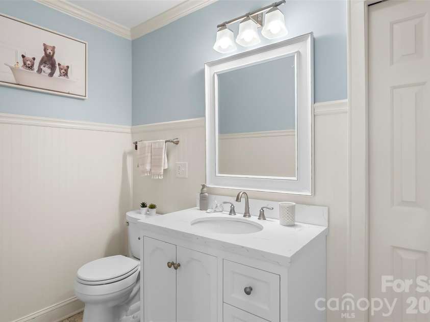 1026 14th Avenue Drive, Hickory, NC 28601.  MLS# CAR4400748, YatesRealty ID 36312. 