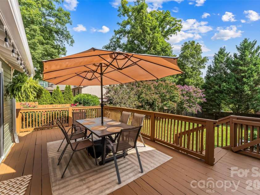 1026 14th Avenue Drive, Hickory, NC 28601.  MLS# CAR4400748, YatesRealty ID 36312. 