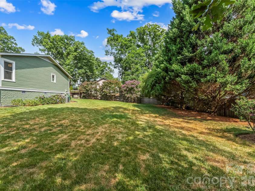 1026 14th Avenue Drive, Hickory, NC 28601.  MLS# CAR4400748, YatesRealty ID 36312. 