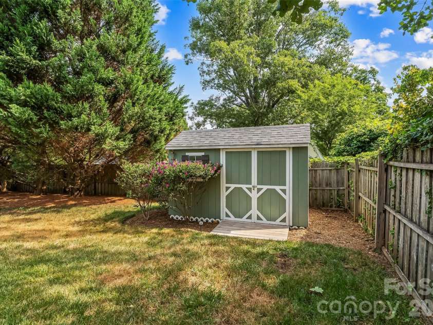 1026 14th Avenue Drive, Hickory, NC 28601.  MLS# CAR4400748, YatesRealty ID 36312. 