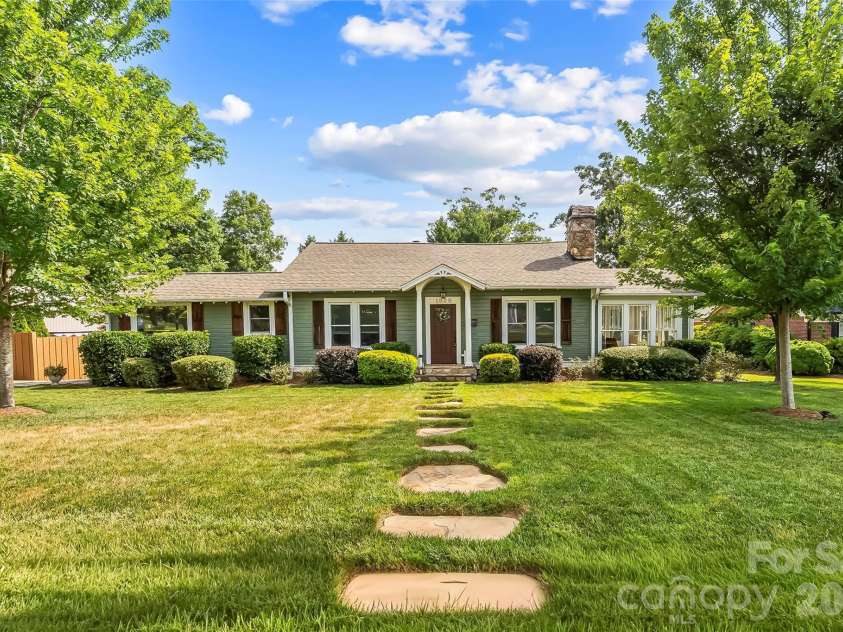 1026 14th Avenue Drive, Hickory, NC 28601.  MLS# CAR4400748, YatesRealty ID 36312. 