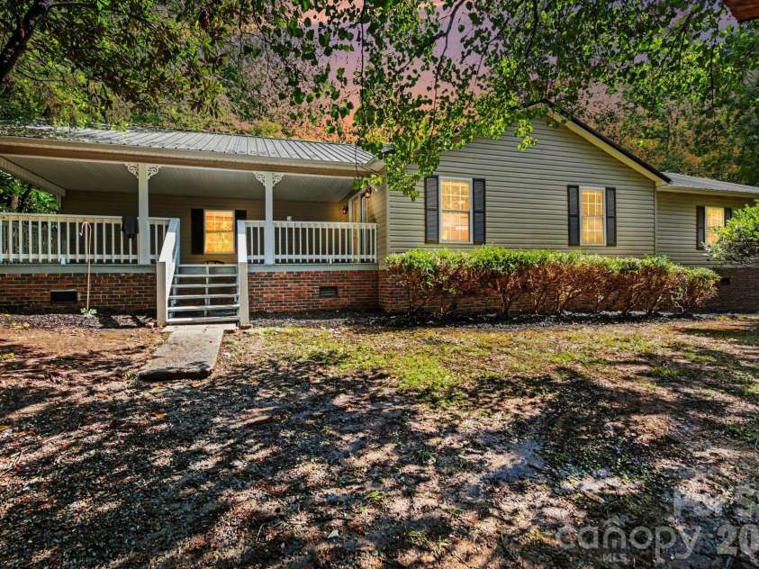 705 Loflin Road, Denton, NC 27239.  MLS# CAR4397453, YatesRealty ID 36314. 
