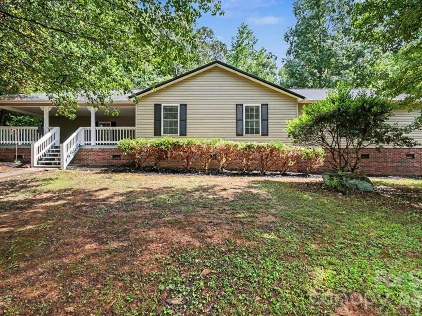 705 Loflin Road, Denton, NC 27239.  MLS# CAR4397453, YatesRealty ID 36314. 