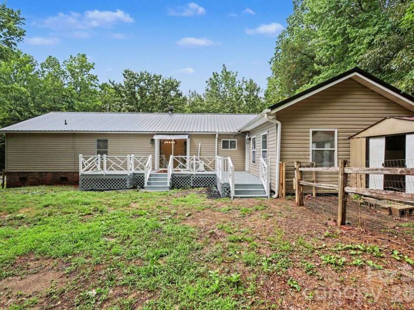 705 Loflin Road, Denton, NC 27239.  MLS# CAR4397453, YatesRealty ID 36314. 