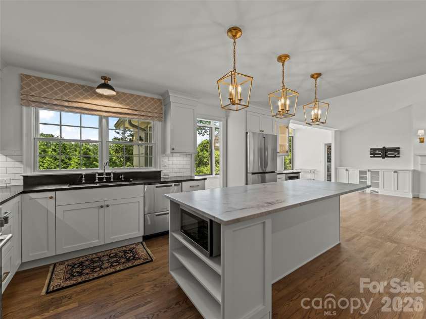 30 White Oak Road, Asheville, NC 28803.  MLS# CAR4401241, YatesRealty ID 36315. 