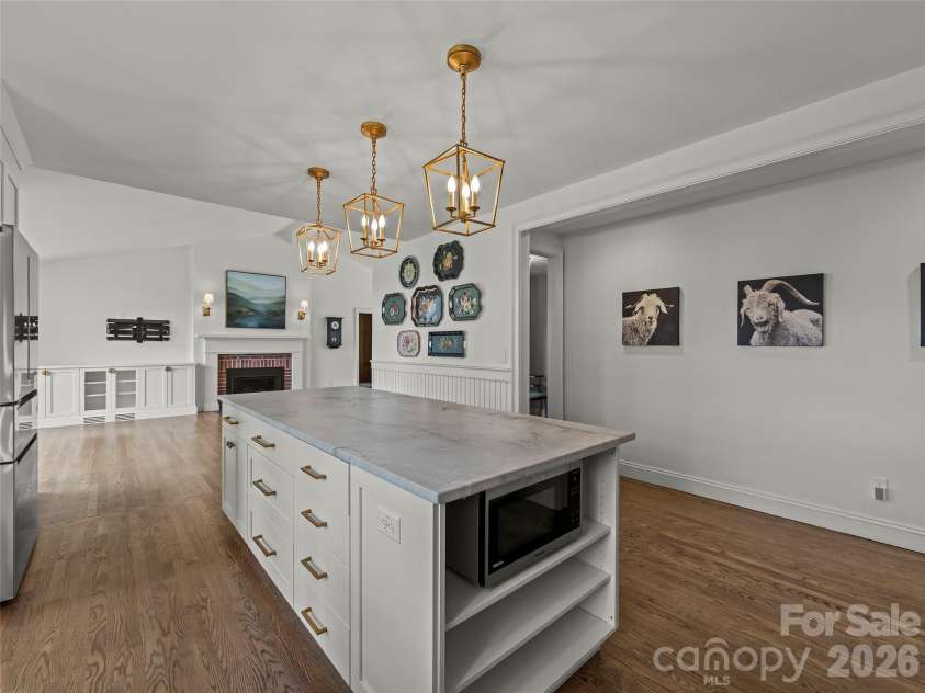30 White Oak Road, Asheville, NC 28803.  MLS# CAR4401241, YatesRealty ID 36315. 