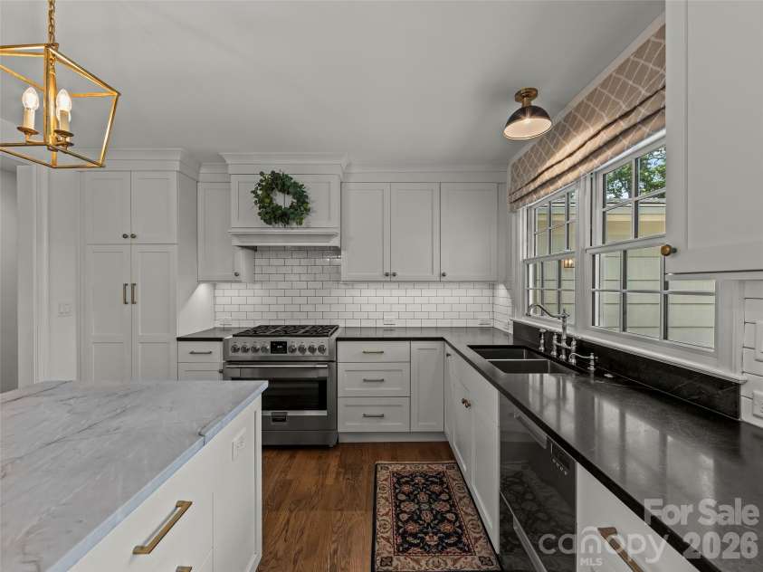 30 White Oak Road, Asheville, NC 28803.  MLS# CAR4401241, YatesRealty ID 36315. 