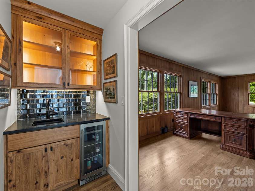 30 White Oak Road, Asheville, NC 28803.  MLS# CAR4401241, YatesRealty ID 36315. 