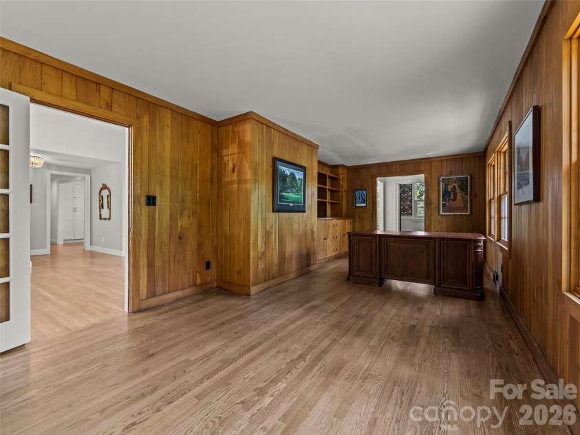 30 White Oak Road, Asheville, NC 28803.  MLS# CAR4401241, YatesRealty ID 36315. 
