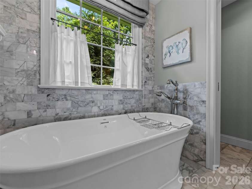30 White Oak Road, Asheville, NC 28803.  MLS# CAR4401241, YatesRealty ID 36315. 