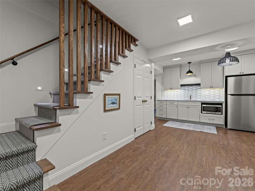 30 White Oak Road, Asheville, NC 28803.  MLS# CAR4401241, YatesRealty ID 36315. 