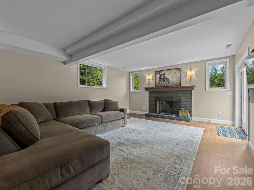 30 White Oak Road, Asheville, NC 28803.  MLS# CAR4401241, YatesRealty ID 36315. 
