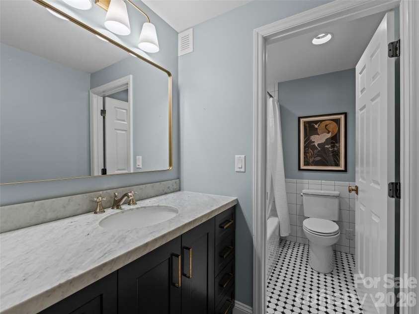 30 White Oak Road, Asheville, NC 28803.  MLS# CAR4401241, YatesRealty ID 36315. 