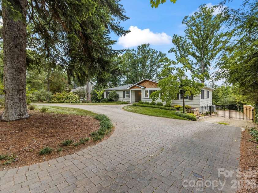 30 White Oak Road, Asheville, NC 28803.  MLS# CAR4401241, YatesRealty ID 36315. 