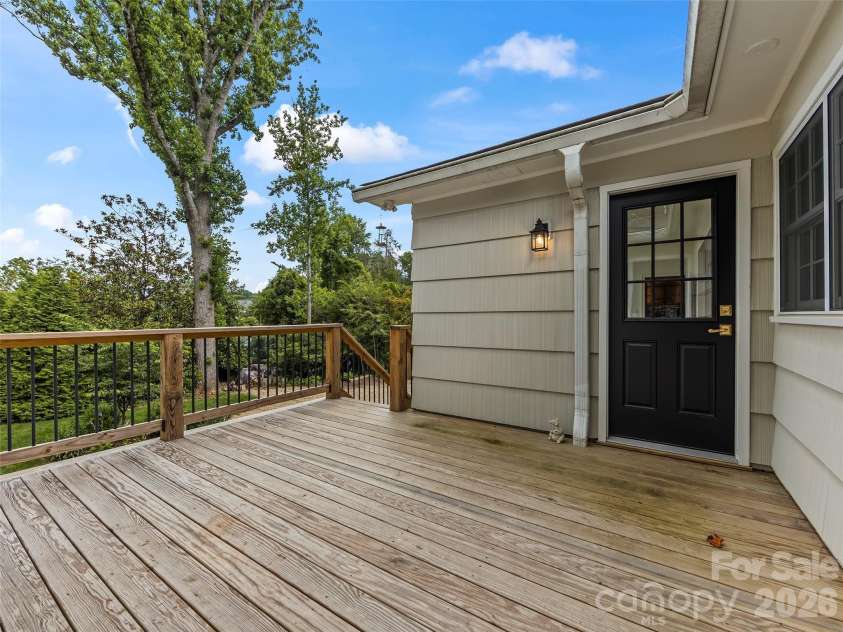 30 White Oak Road, Asheville, NC 28803.  MLS# CAR4401241, YatesRealty ID 36315. 