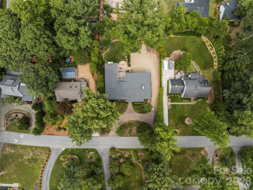 30 White Oak Road, Asheville, NC 28803.  MLS# CAR4401241, YatesRealty ID 36315. 