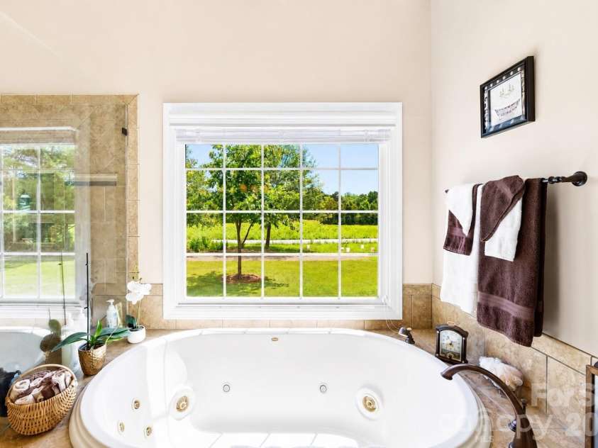 1347 Killian Road, Stanley, NC 28164.  MLS# CAR4397694, YatesRealty ID 36318. Jetted soaking tub in the Primary Bathroom