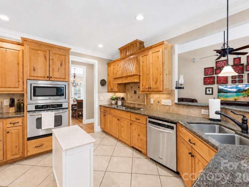 1347 Killian Road, Stanley, NC 28164.  MLS# CAR4397694, YatesRealty ID 36318. Kitchen