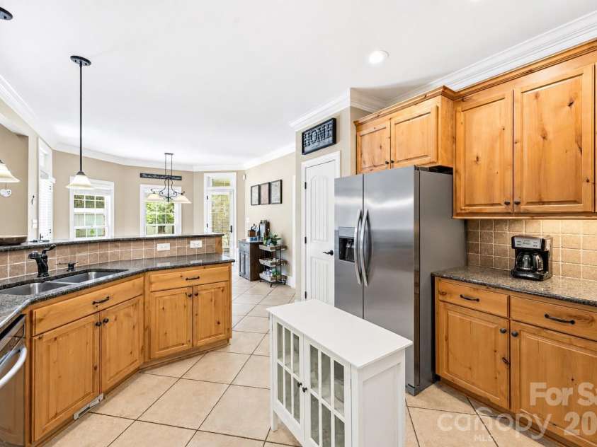 1347 Killian Road, Stanley, NC 28164.  MLS# CAR4397694, YatesRealty ID 36318. Kitchen